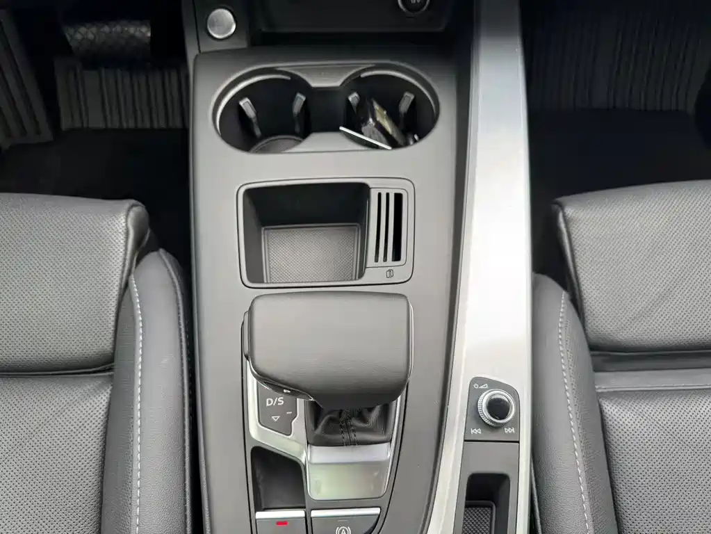 Audi A4L 2022 — фото 14