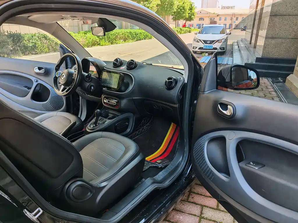 smart Fortwo 2017 — фото 12