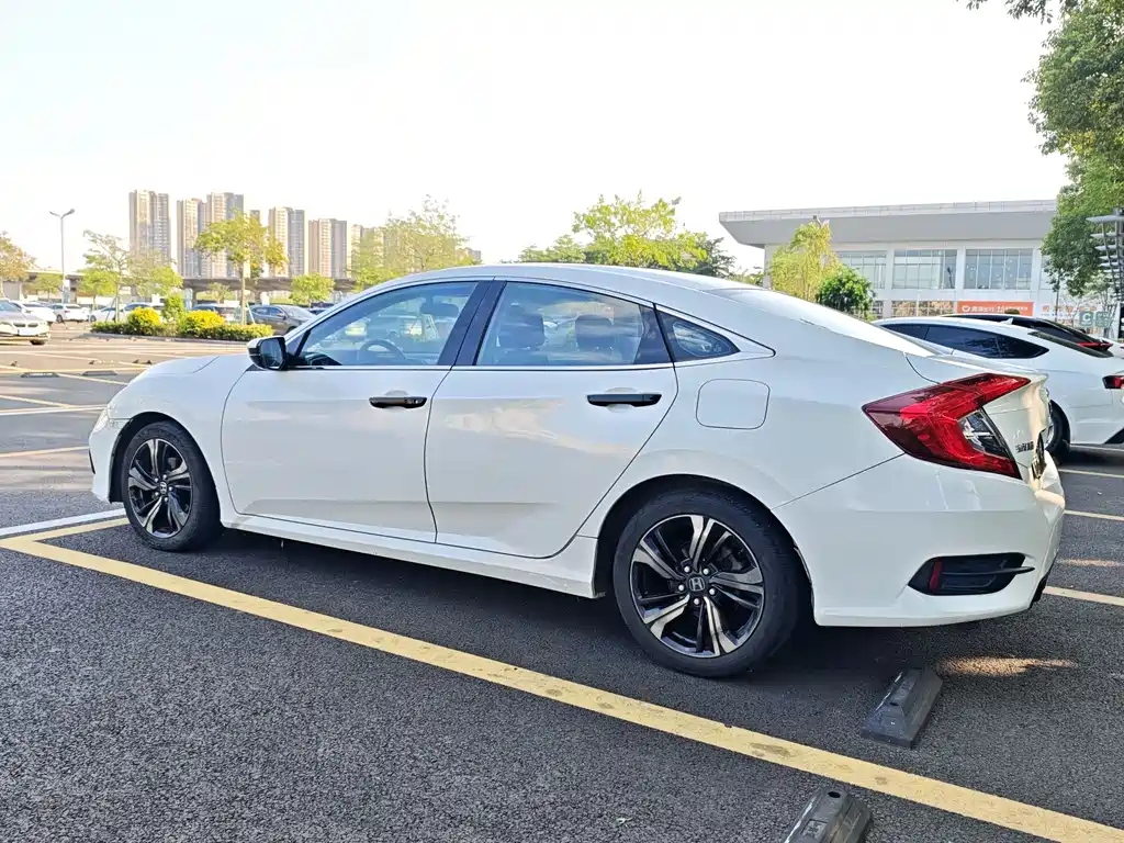 Honda Civic 2020 — фото 23