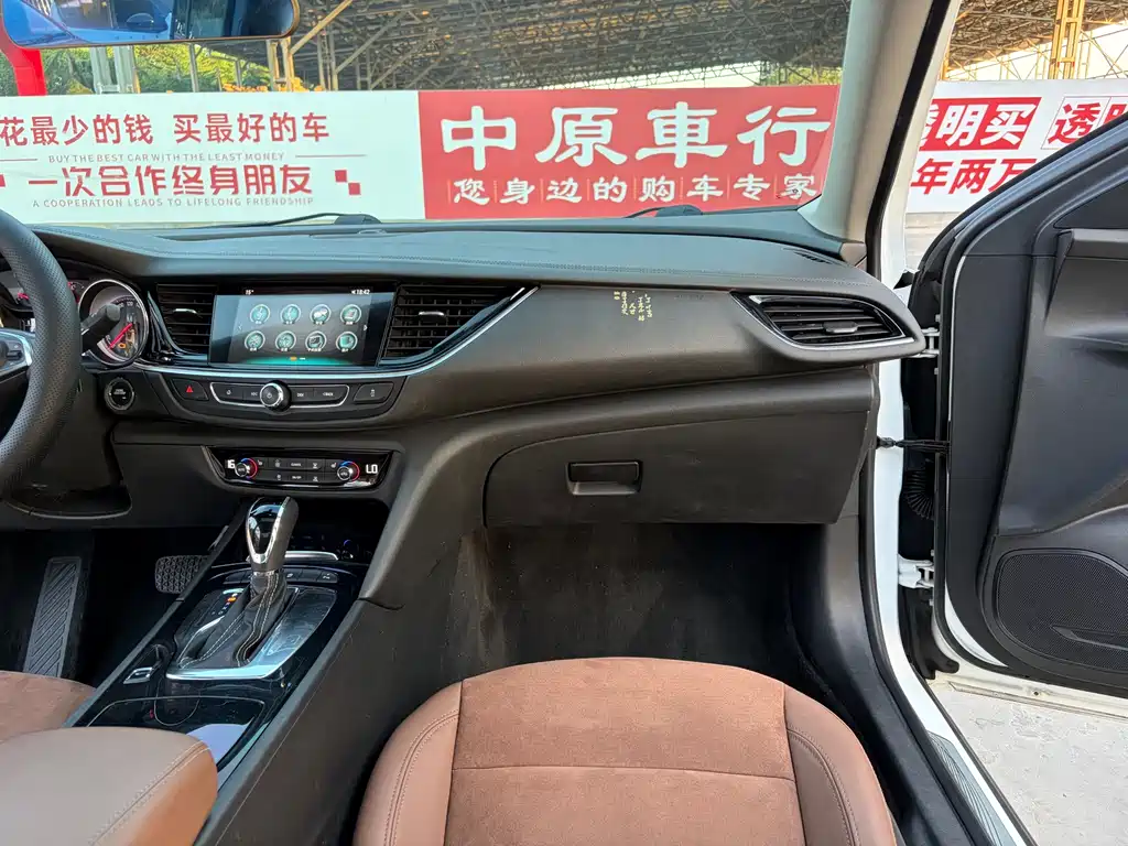 Buick Regal 2018 — фото 12