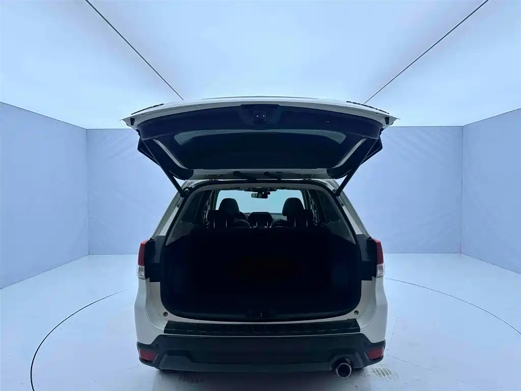 Subaru Forester 2023 — фото 8