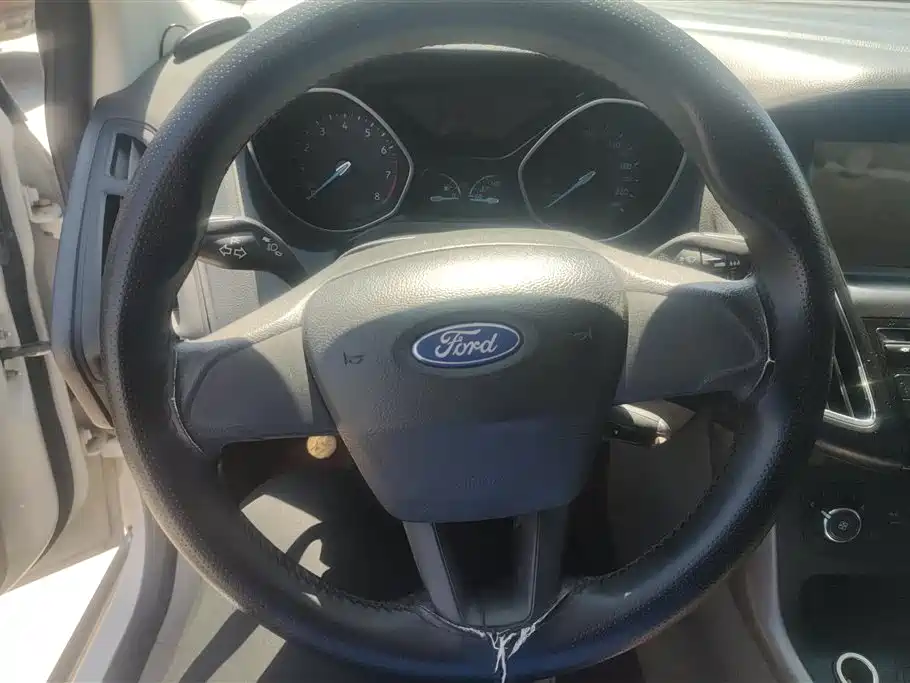 Ford Focus 2016 — фото 15