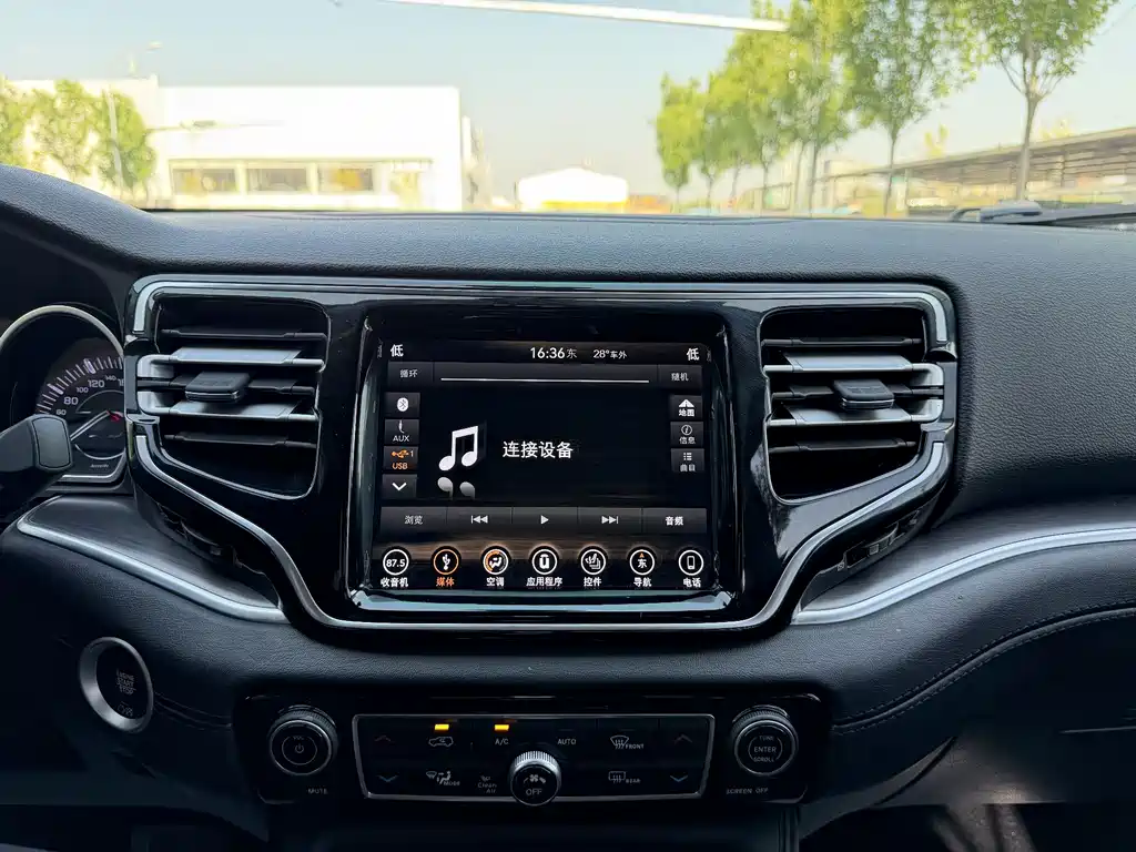 Jeep Grand Commander 2019 — фото 21