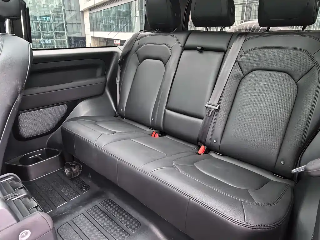 Land Rover Defender 2022 — фото 19