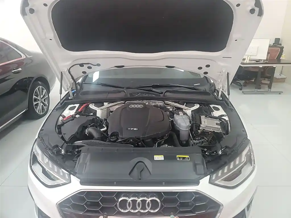 Audi A4L 2021 — фото 20