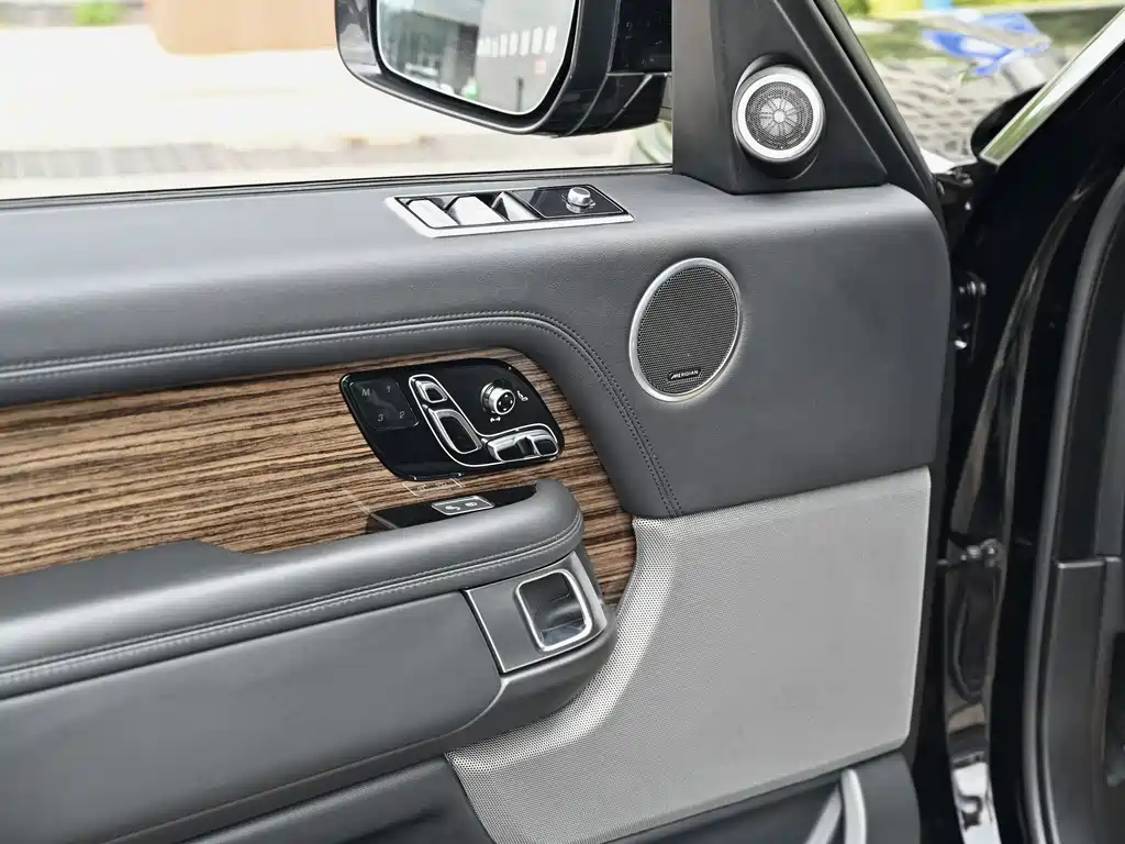 Land Rover Range Rover 2019 — фото 17
