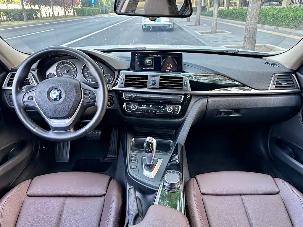 BMW 3 Series 2019 — фото 5