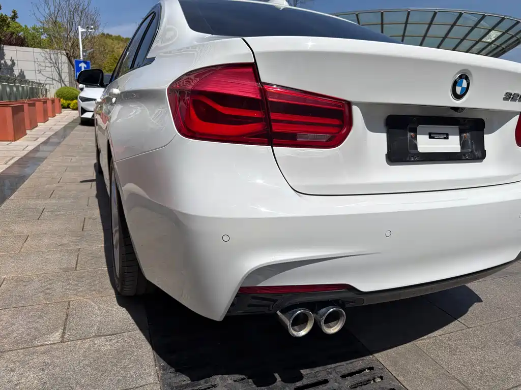 BMW 3 Series 2018 — фото 21