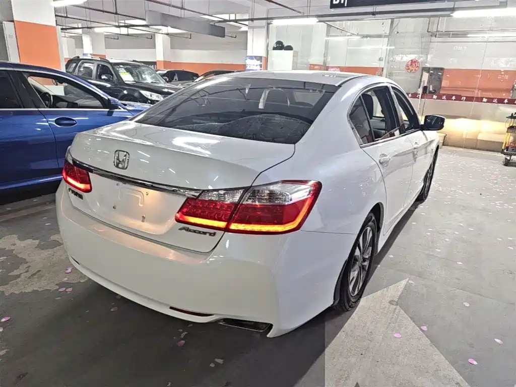 Honda Accord 2015 — фото 7