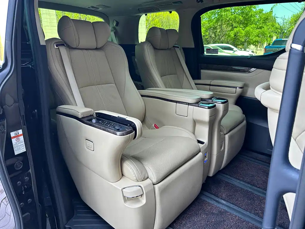 Toyota Vellfire 2022 — фото 17