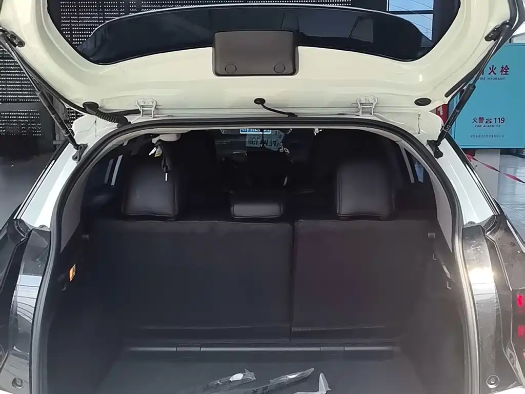 Toyota Yaris L 2022 — фото 9