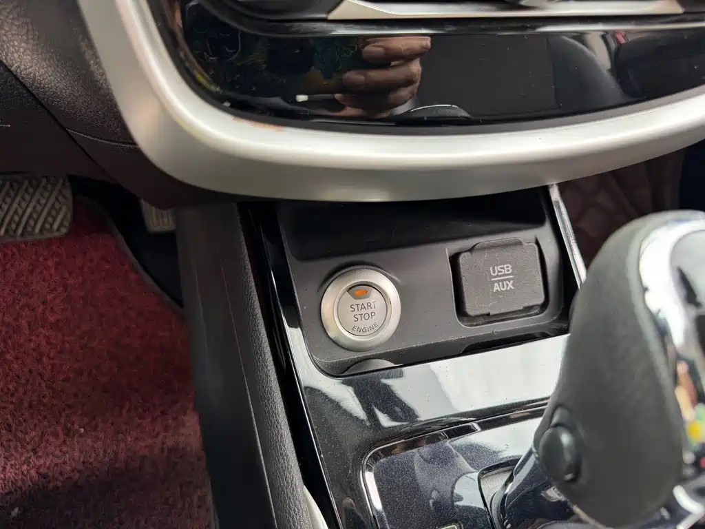 Nissan Tiida 2018 — фото 14
