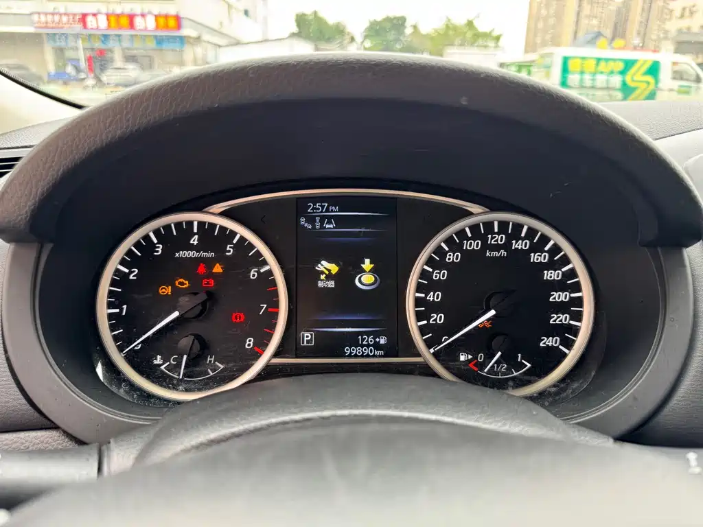 Nissan Tiida 2018 — фото 12