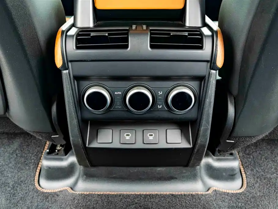 Land Rover Defender 2022 — фото 19