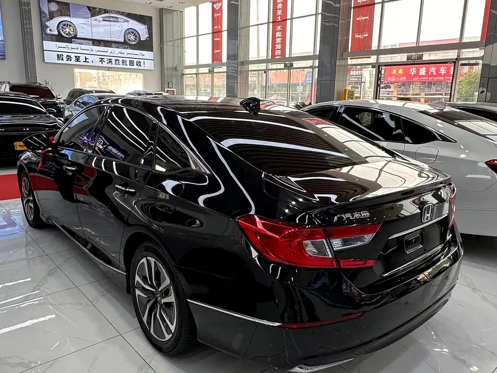 Honda Accord 2018 — фото 9