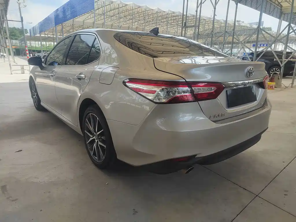Toyota Camry 2021 — фото 7
