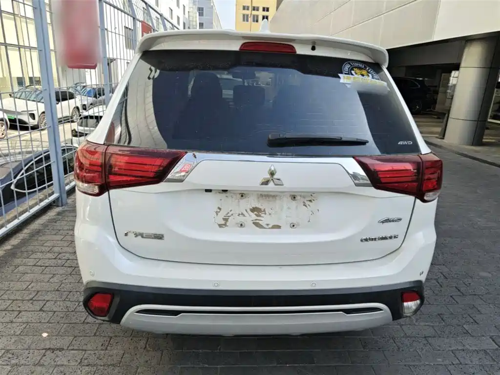 Mitsubishi Outlander 2019 — фото 6