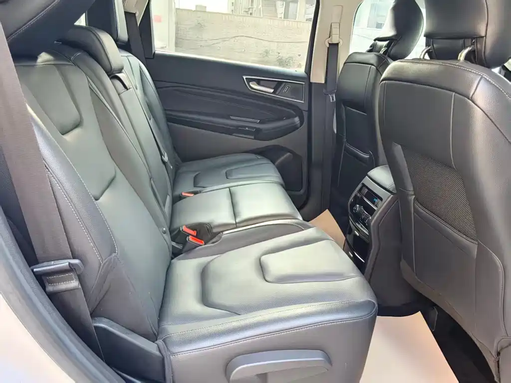 Ford Edge 2016 — фото 18