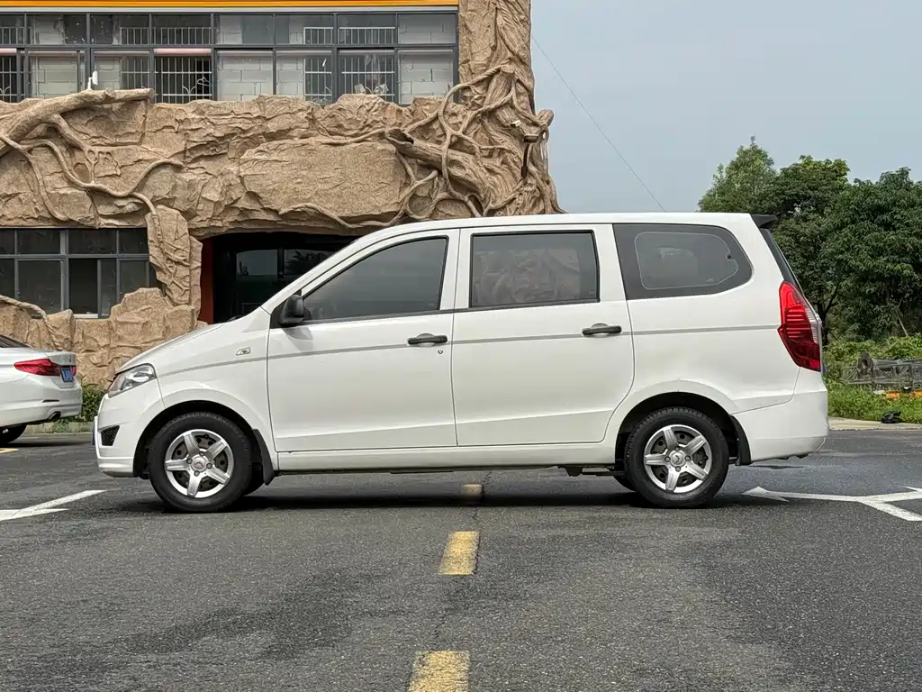 Wuling Hongguang 2019 — фото 5
