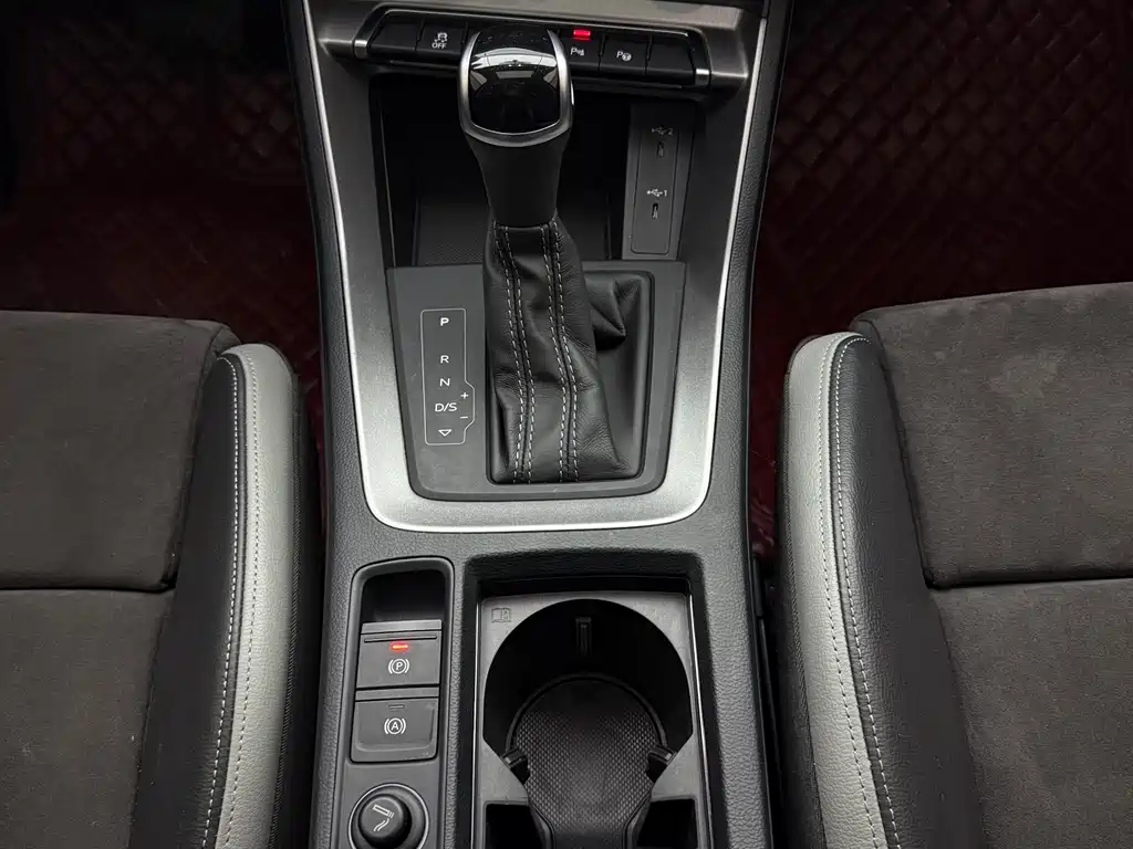 Audi Q3 2021 — фото 16