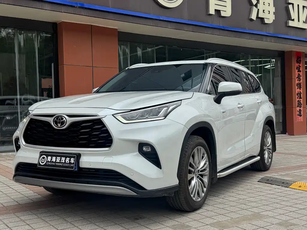 Toyota Highlander 2024 — фото 1