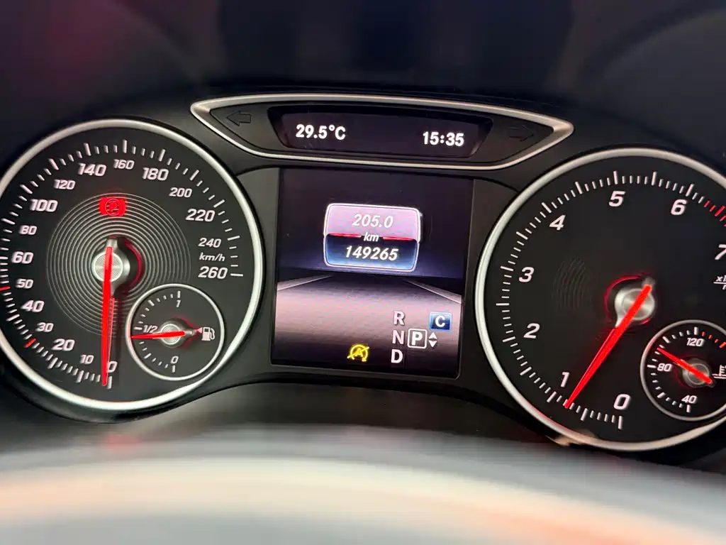 Mercedes-Benz B-Class 2017 — фото 17