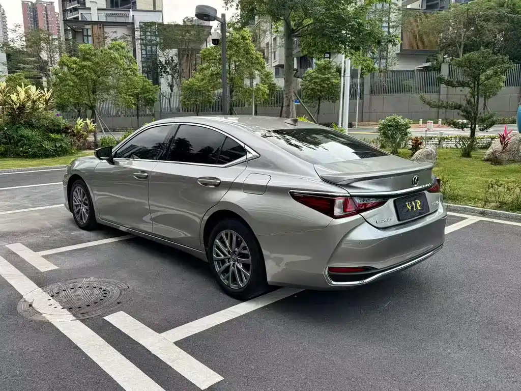 Lexus ES 2022 — фото 7