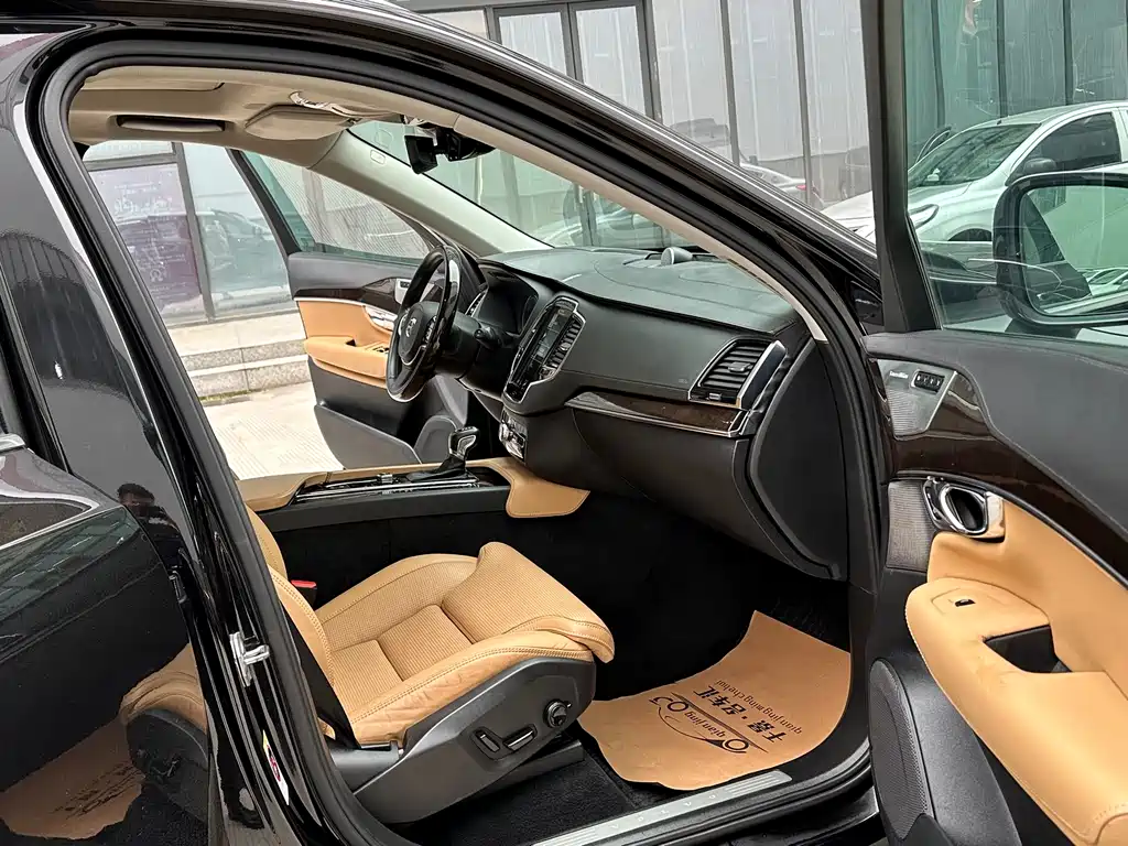 Volvo XC90 2015 — фото 19