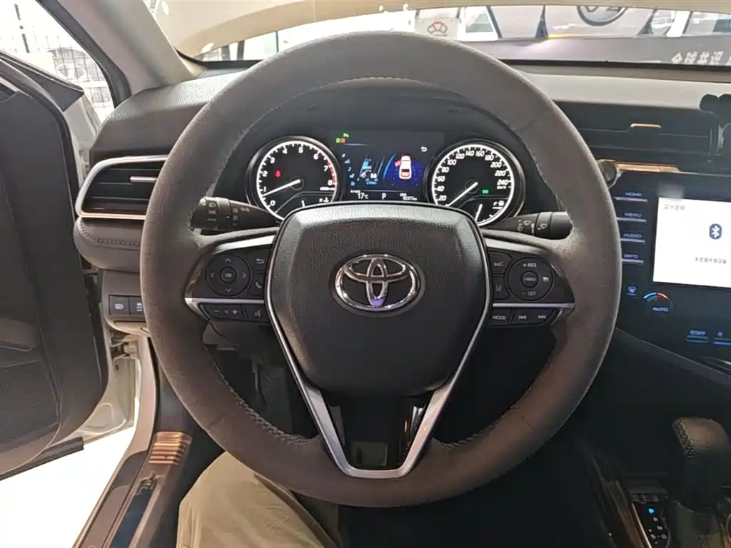 Toyota Camry 2019 — фото 11