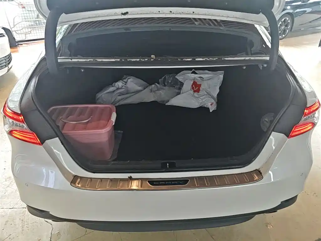 Toyota Camry 2019 — фото 19