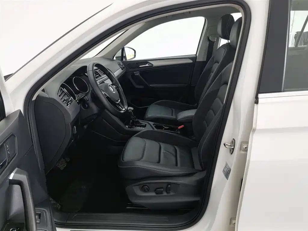 Volkswagen Tiguan L 2018 — фото 10