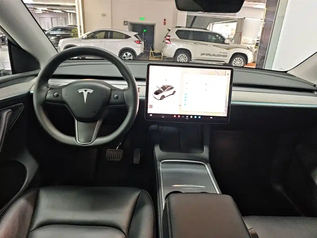 Tesla Model Y 2024 — фото 10