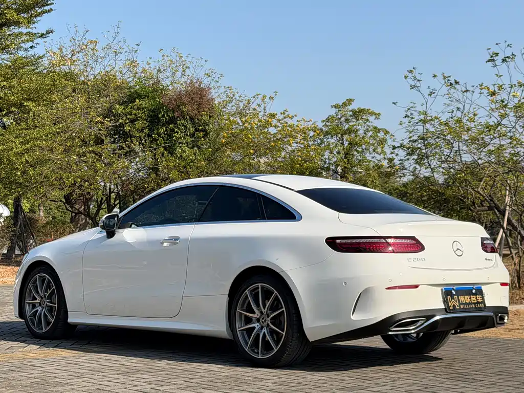 Mercedes-Benz E-Class 2023 — фото 6