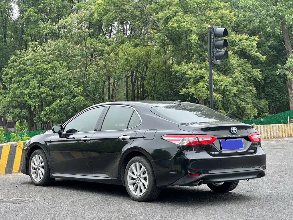 Toyota Camry 2021 — фото 5