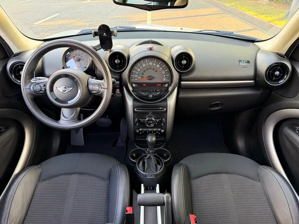 MINI Countryman 2016 — фото 12