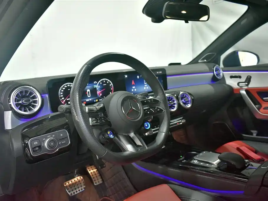 Mercedes-Benz A-Class AMG 2024 — фото 5