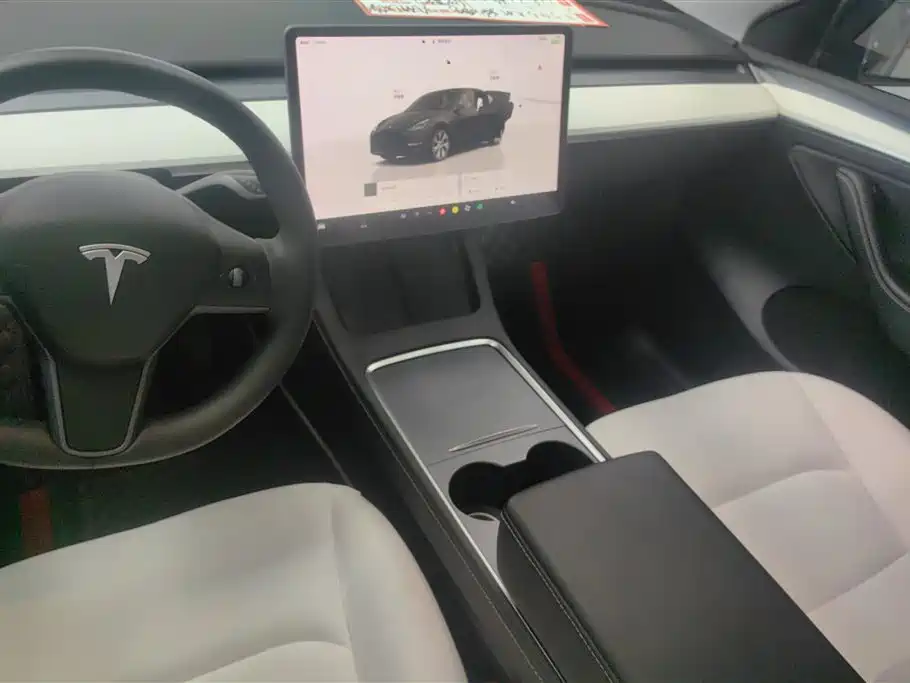 Tesla Model Y 2022 — фото 13