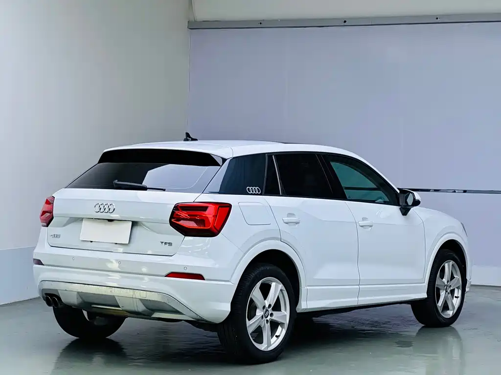 Audi Q2L 2019 — фото 6