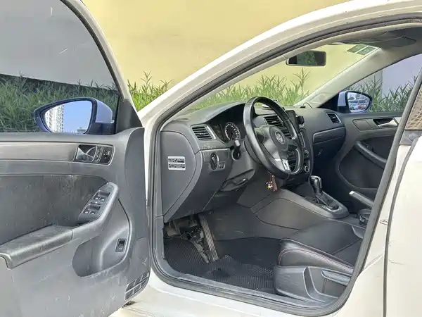 Volkswagen Sagitar 2014