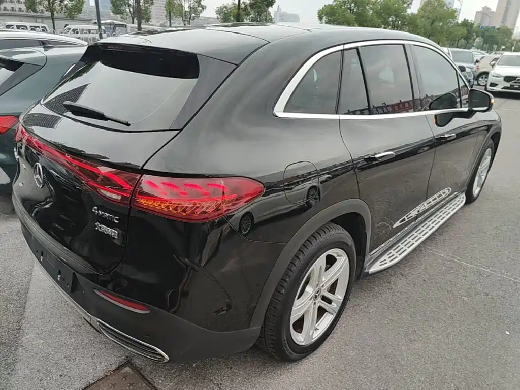 Mercedes-Benz EQE SUV 2025