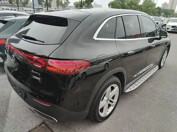 Mercedes-Benz EQE SUV 2025