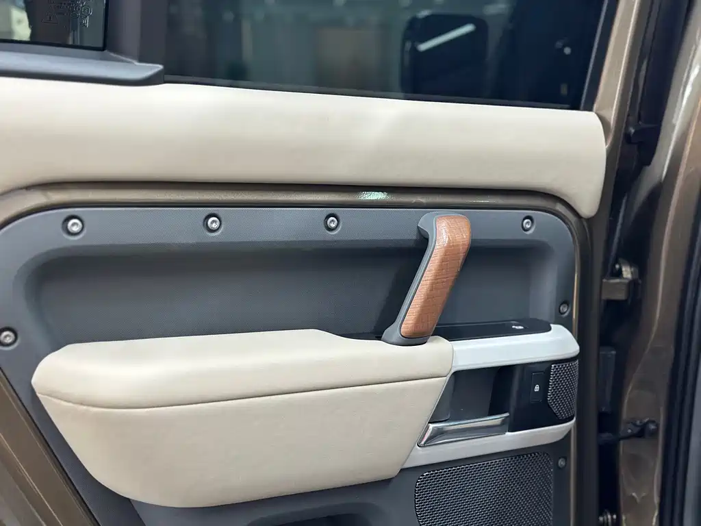 Land Rover Defender 2020 — фото 11