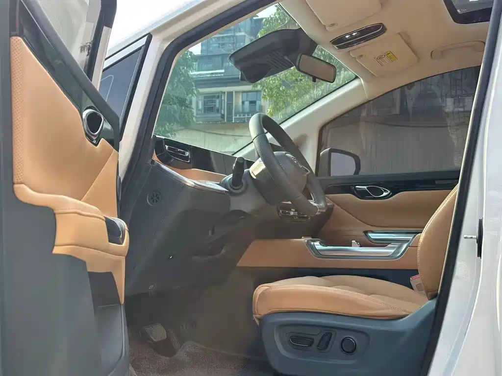 GAC Motor E8 PHEV 2025 — фото 15
