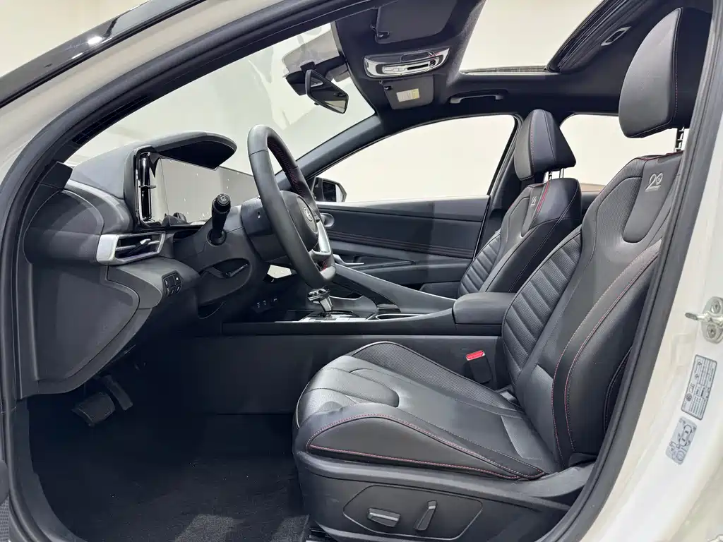 Hyundai Elantra 2022 — фото 14