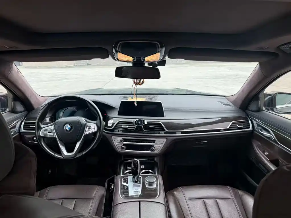 BMW 7 Series 2016 — фото 2