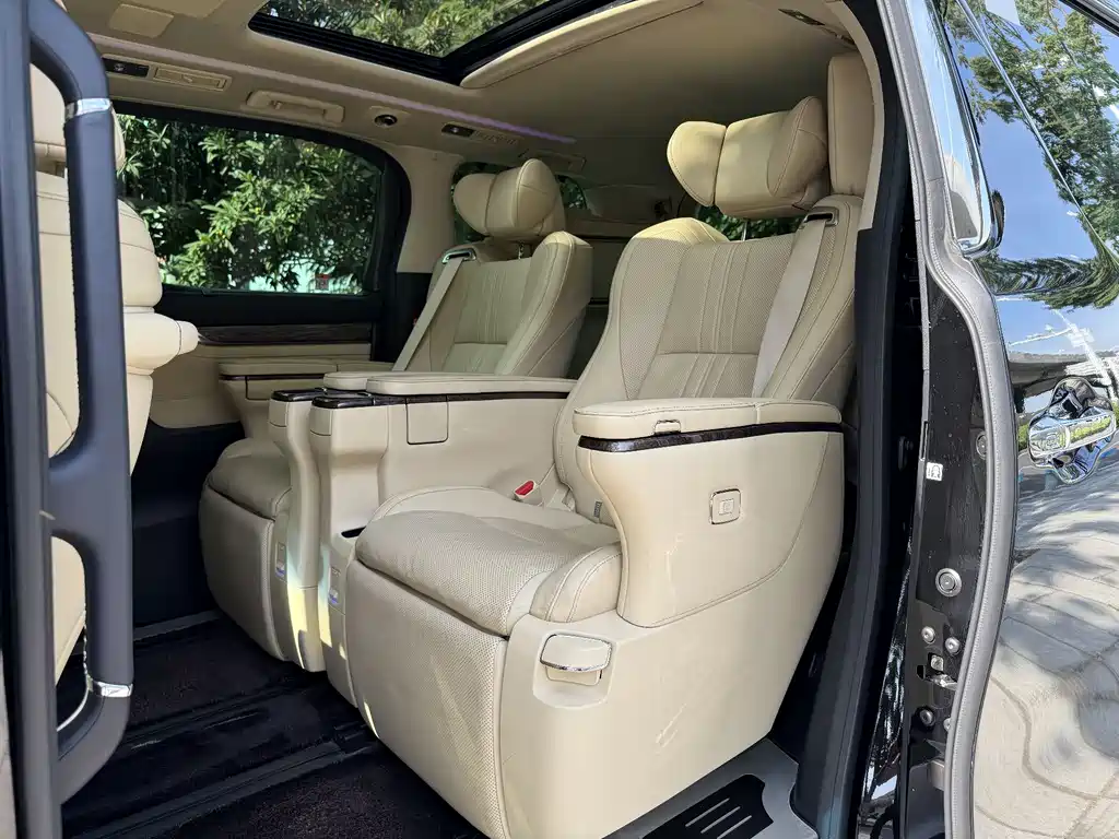 Toyota Vellfire 2023 — фото 6