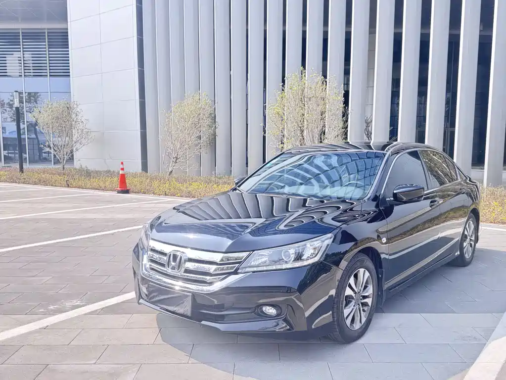 Honda Accord 2016 — фото 1