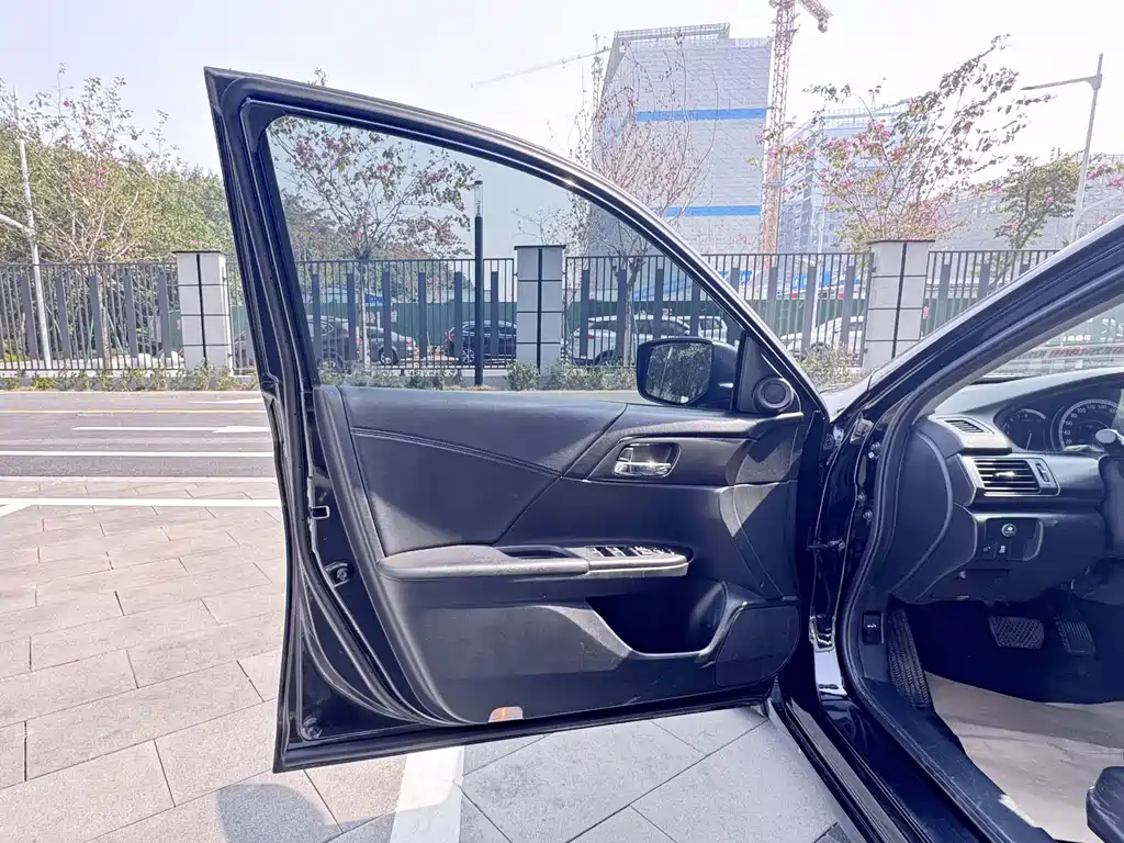 Honda Accord 2016 — фото 22