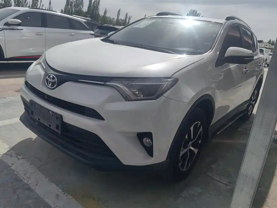 Toyota RAV4 2016 — фото 1