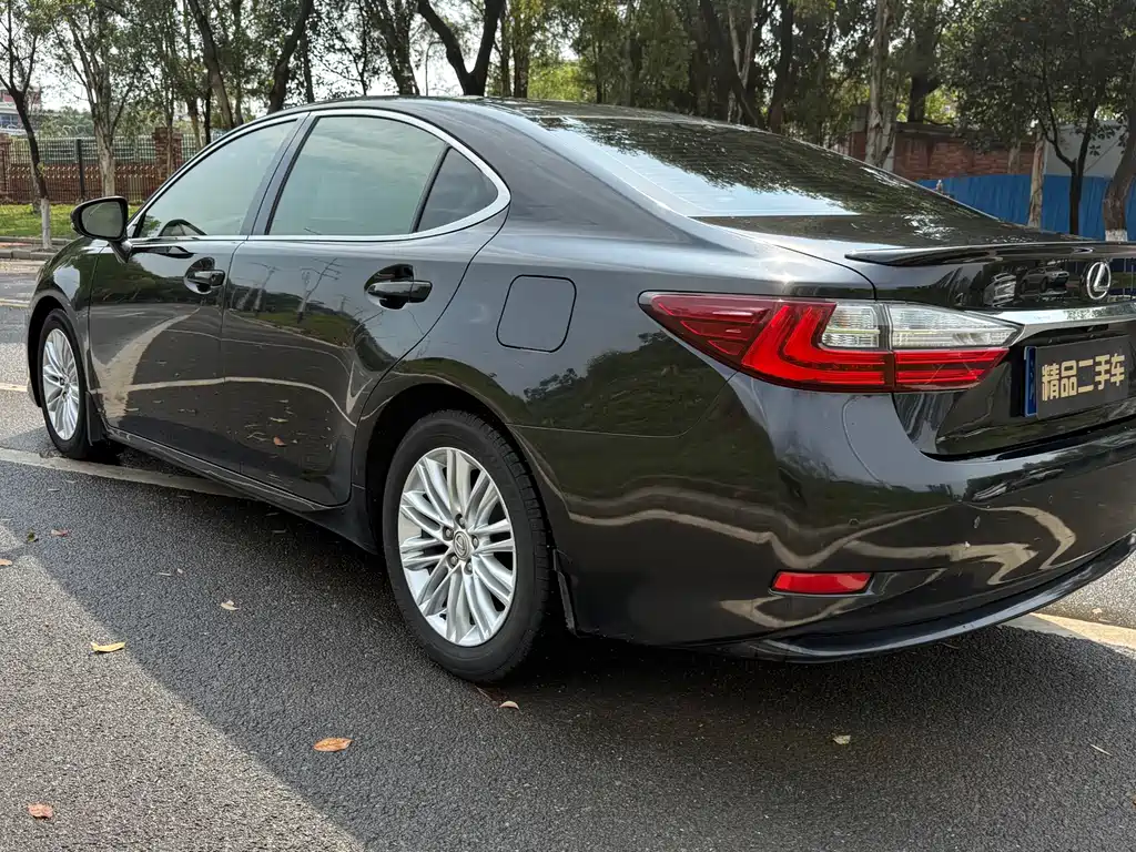 Lexus ES 2018 — фото 5